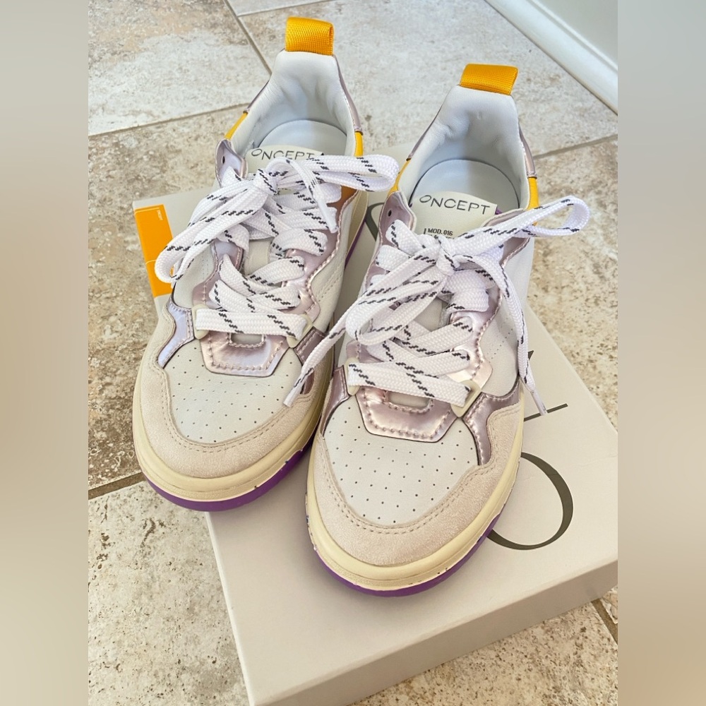 Oncept Women's White and Purple Sneakers NWT